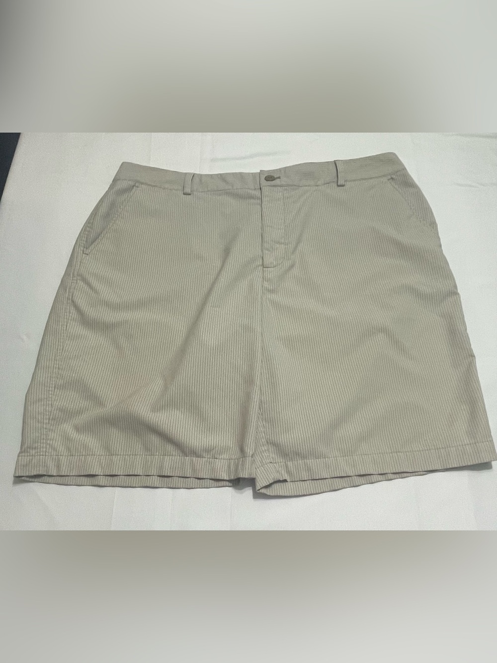Under Armour Golf Khaki Pinstripe Performance Shorts Men’s 40